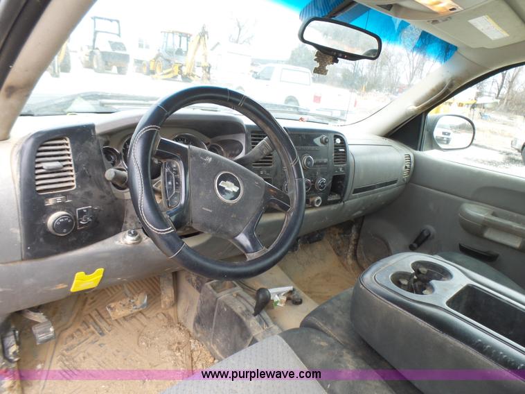 image for item L5428 2007 Chevrolet Silverado 2500HD pickup truck