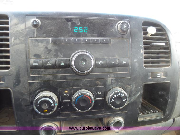 image for item L5428 2007 Chevrolet Silverado 2500HD pickup truck