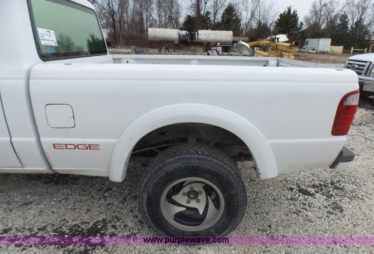 image for item L5429 2003 Ford Ranger pickup truck