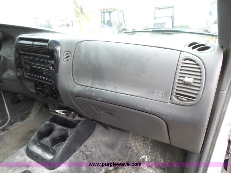 image for item L5429 2003 Ford Ranger pickup truck