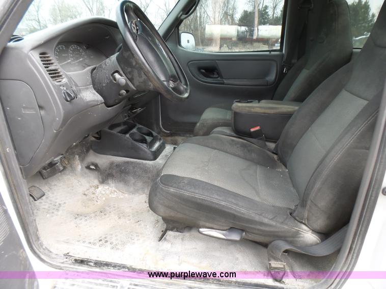 image for item L5429 2003 Ford Ranger pickup truck