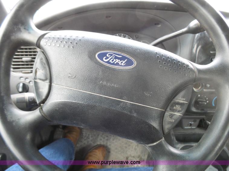 image for item L5429 2003 Ford Ranger pickup truck