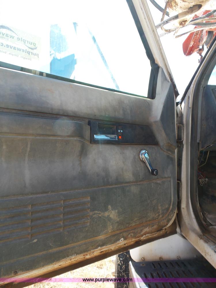 image for item L5754 1998 GMC C7500 bucket truck