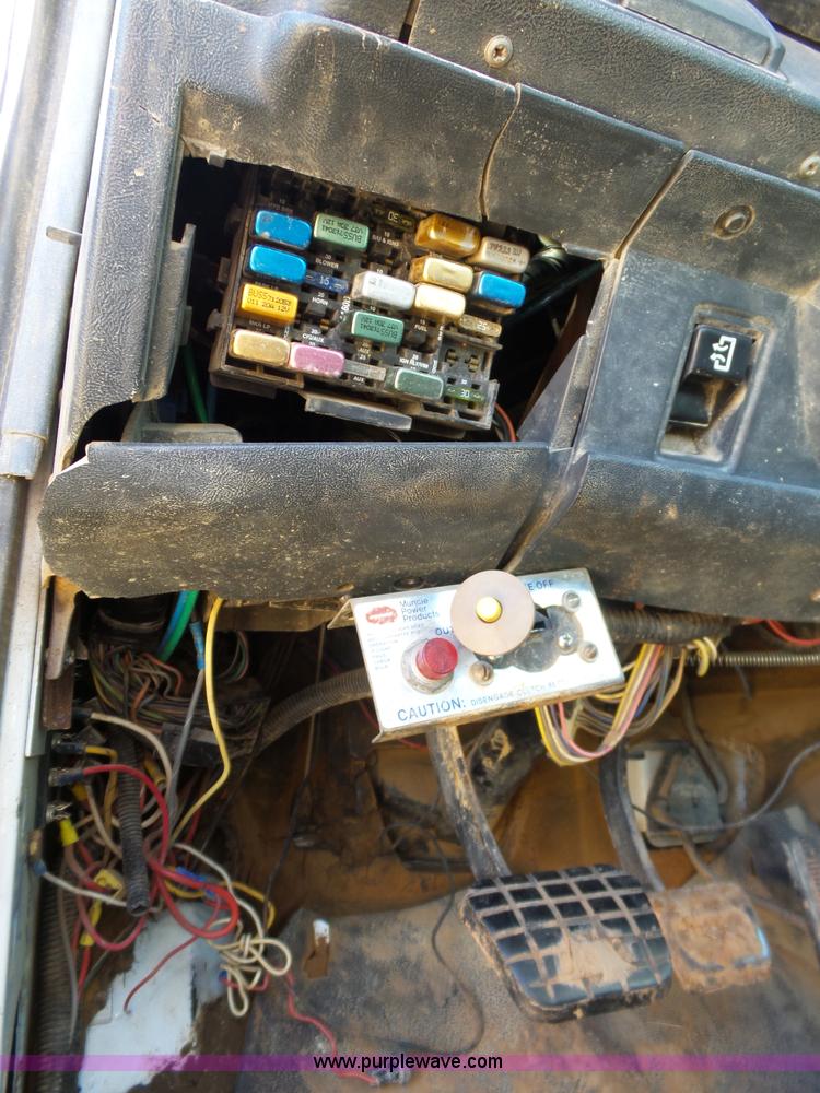 image for item L5754 1998 GMC C7500 bucket truck