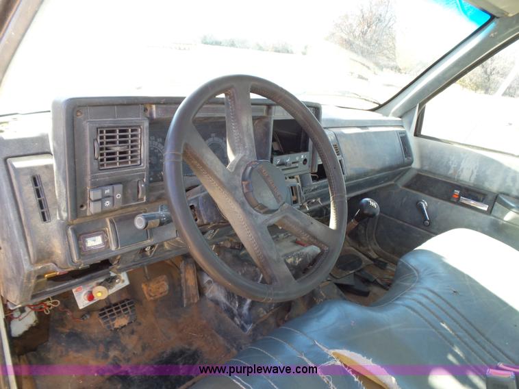 image for item L5754 1998 GMC C7500 bucket truck