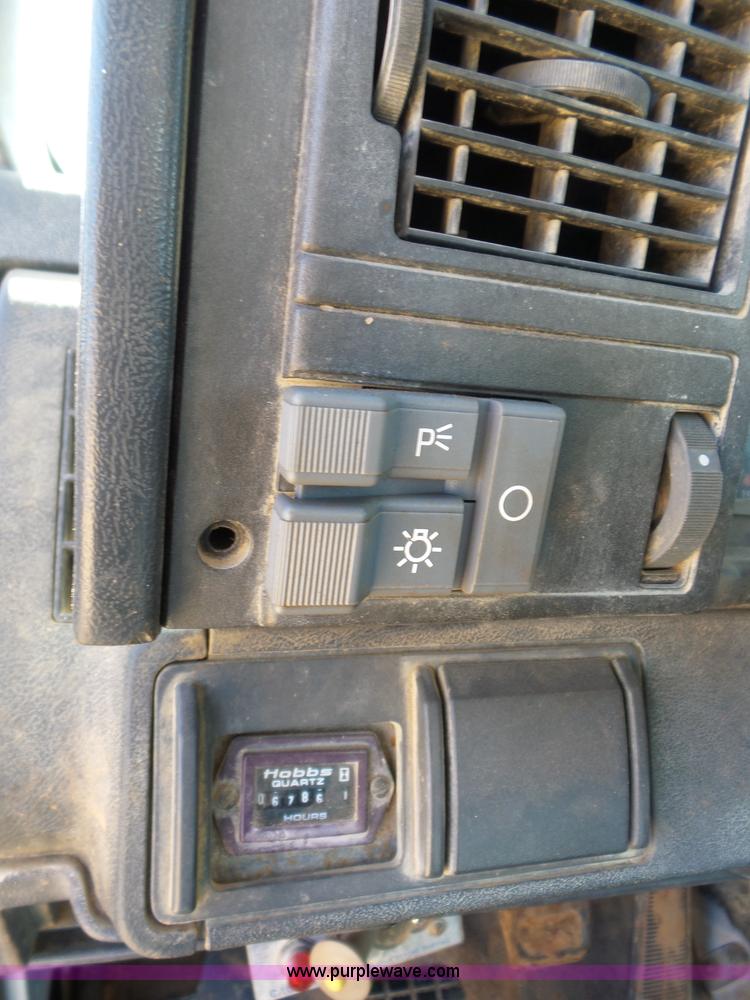 image for item L5754 1998 GMC C7500 bucket truck