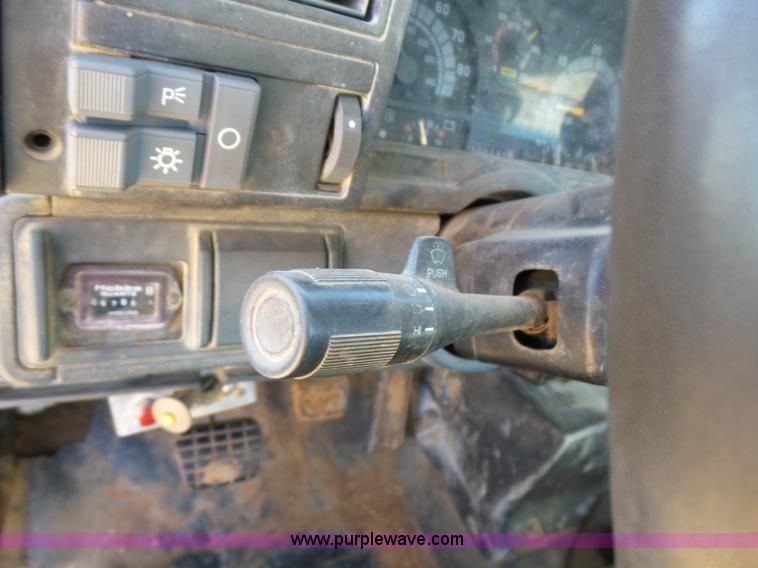 image for item L5754 1998 GMC C7500 bucket truck