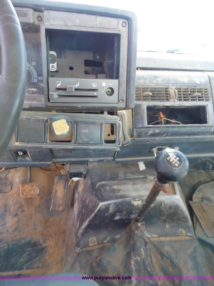 image for item L5754 1998 GMC C7500 bucket truck