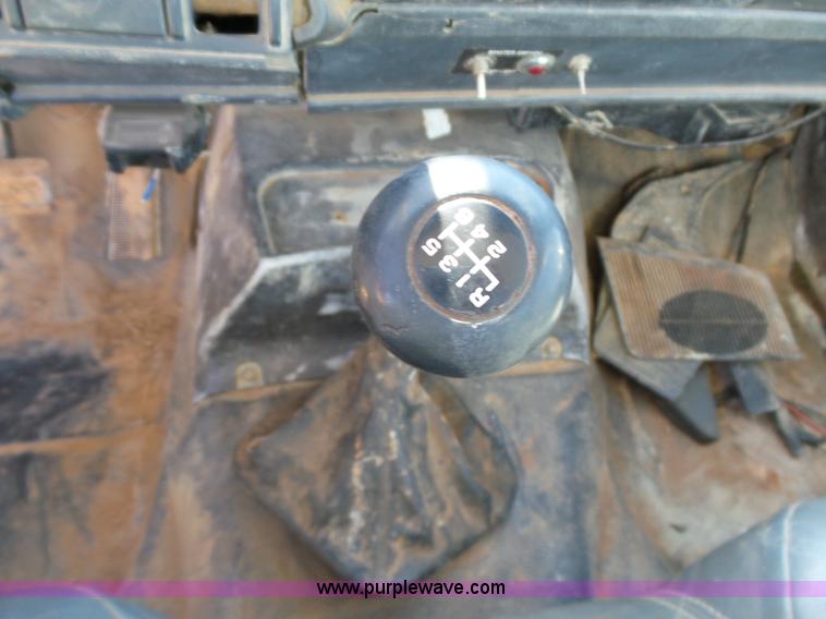 image for item L5754 1998 GMC C7500 bucket truck