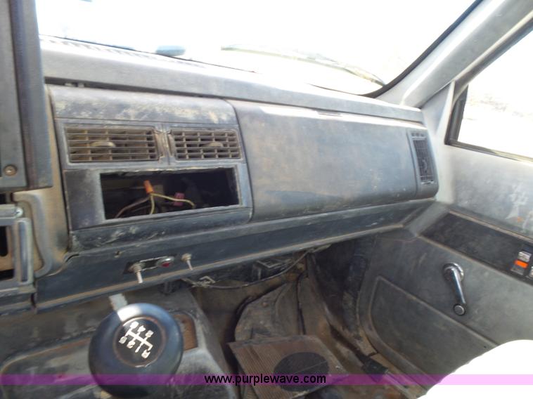 image for item L5754 1998 GMC C7500 bucket truck