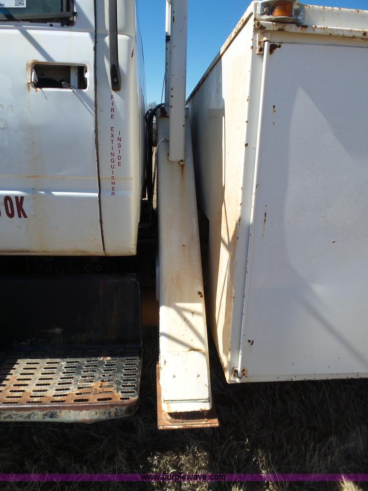 image for item L5754 1998 GMC C7500 bucket truck