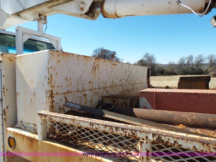 image for item L5754 1998 GMC C7500 bucket truck