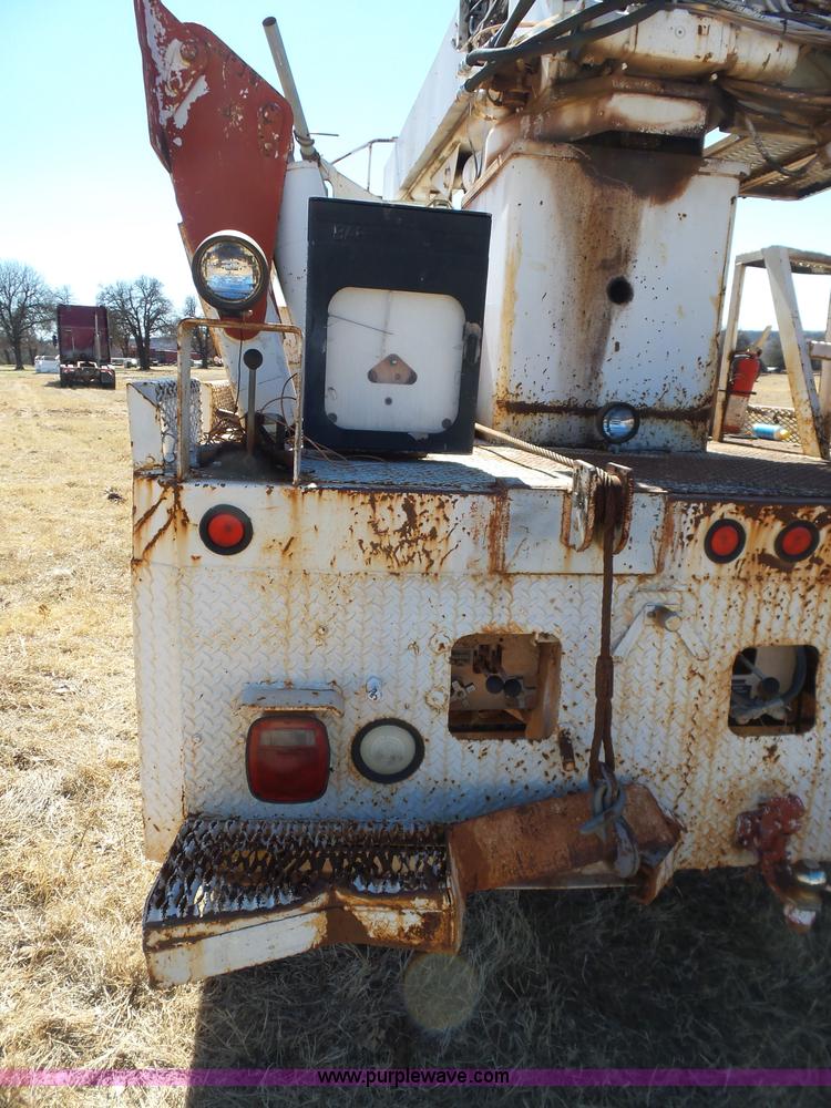 image for item L5754 1998 GMC C7500 bucket truck