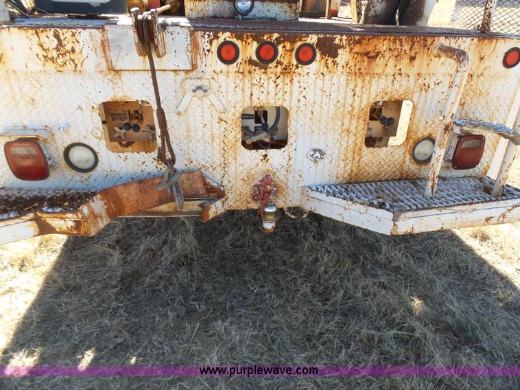 image for item L5754 1998 GMC C7500 bucket truck