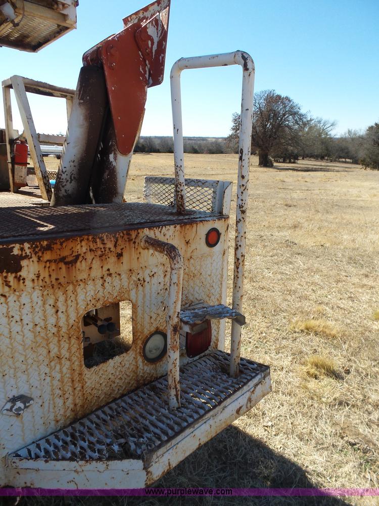 image for item L5754 1998 GMC C7500 bucket truck