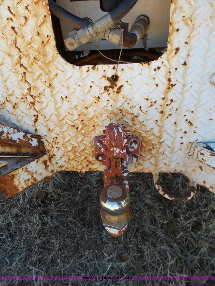 image for item L5754 1998 GMC C7500 bucket truck