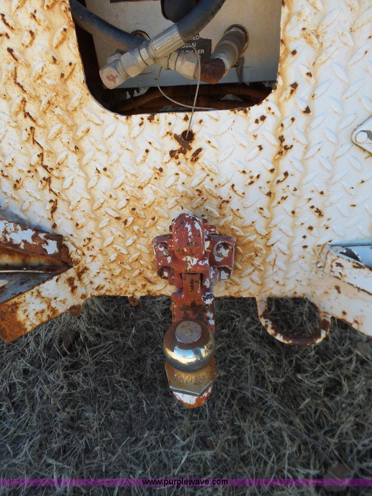 image for item L5754 1998 GMC C7500 bucket truck