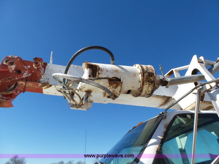 image for item L5754 1998 GMC C7500 bucket truck