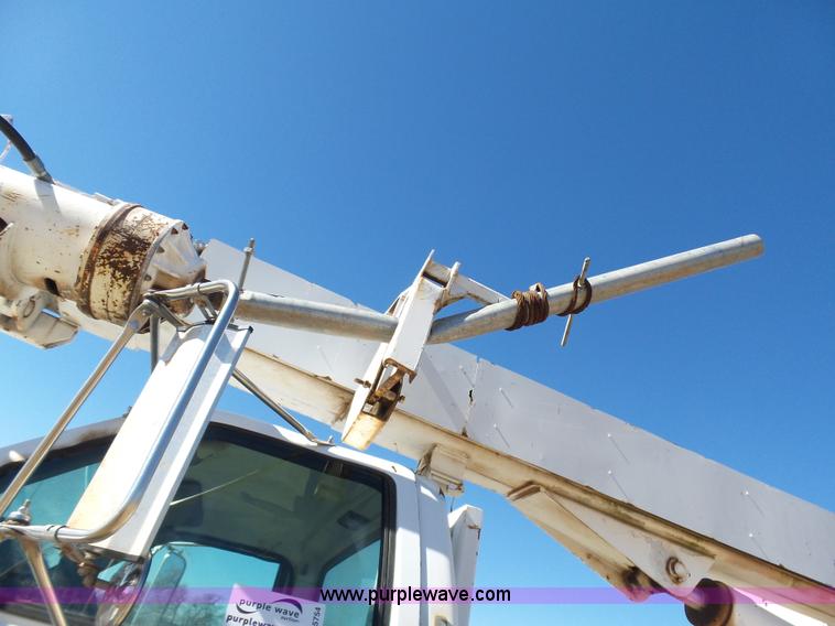 image for item L5754 1998 GMC C7500 bucket truck