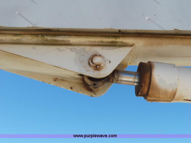 image for item L5754 1998 GMC C7500 bucket truck