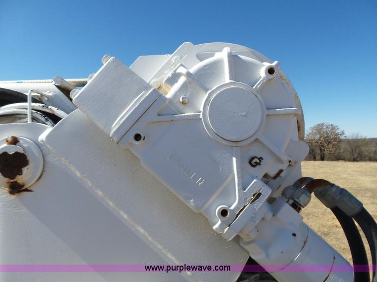 image for item L5754 1998 GMC C7500 bucket truck