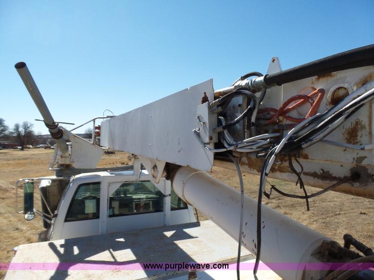image for item L5754 1998 GMC C7500 bucket truck