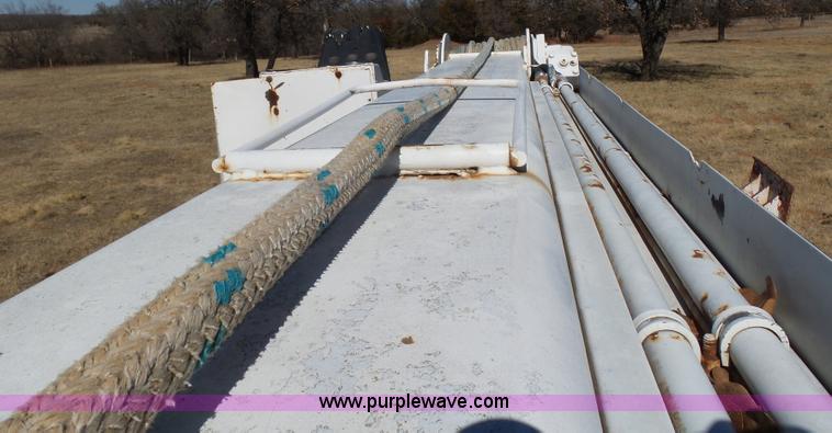 image for item L5754 1998 GMC C7500 bucket truck