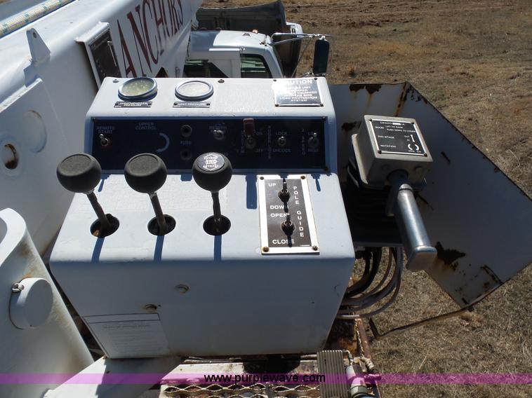 image for item L5754 1998 GMC C7500 bucket truck