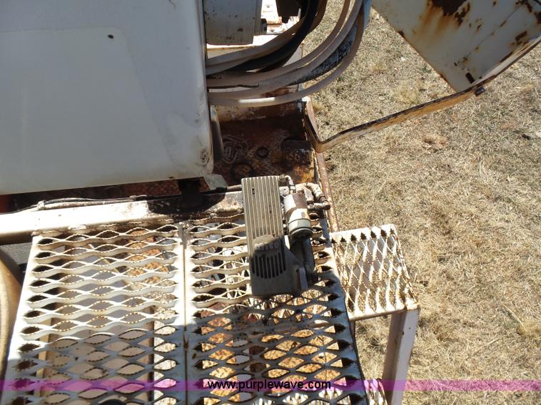 image for item L5754 1998 GMC C7500 bucket truck