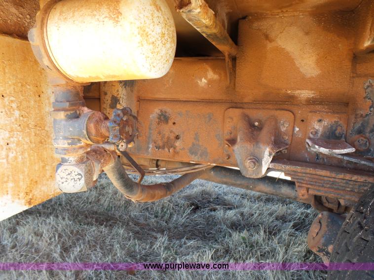 image for item L5754 1998 GMC C7500 bucket truck