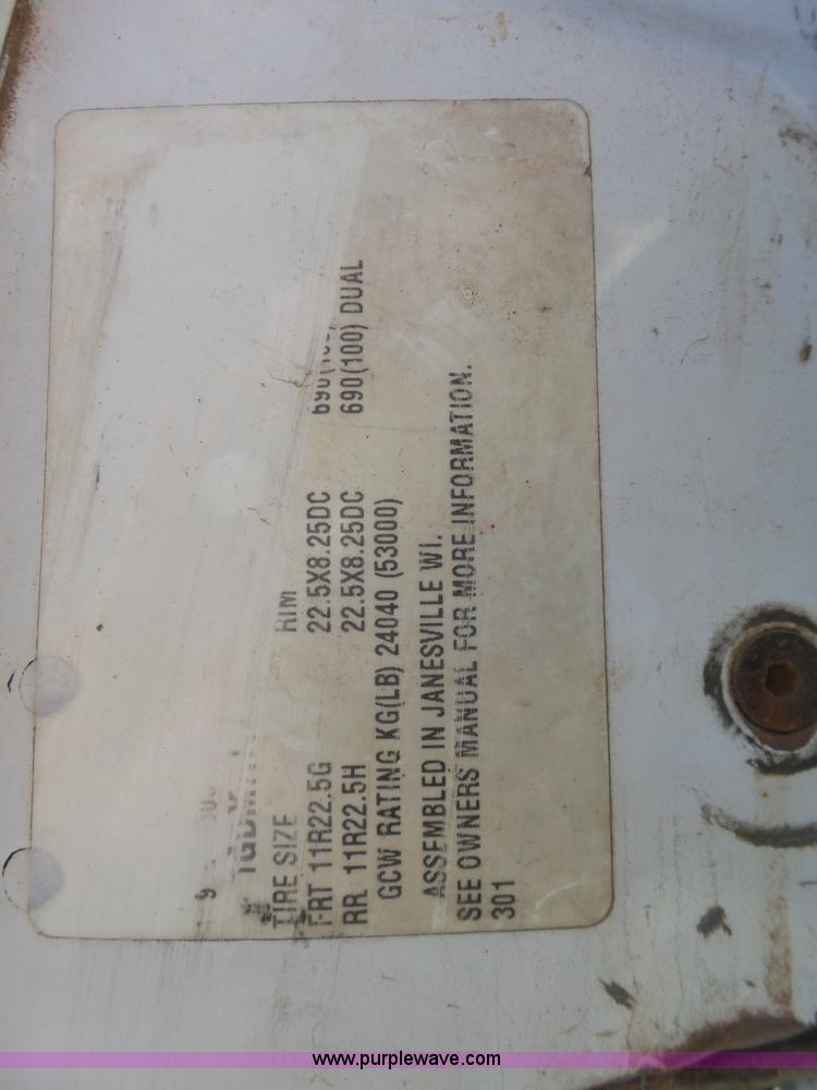 image for item L5754 1998 GMC C7500 bucket truck