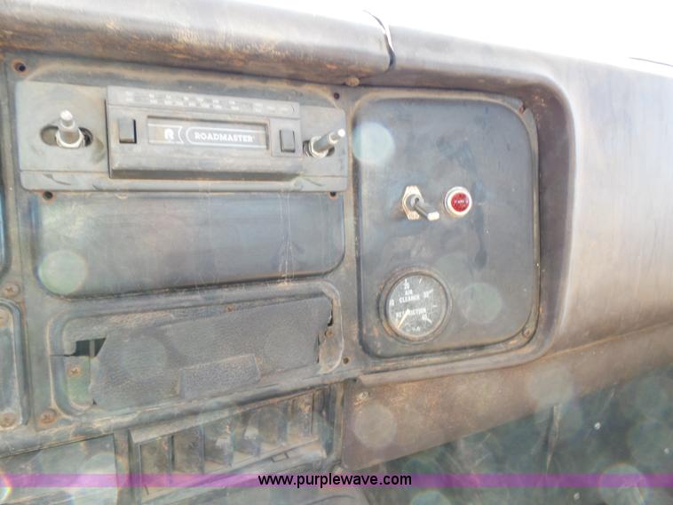 image for item L5755 1981 International S1800 digger derrick truck