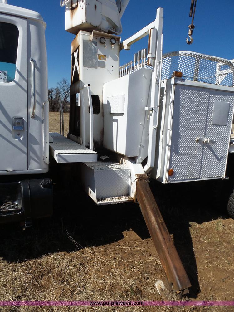 image for item L5755 1981 International S1800 digger derrick truck