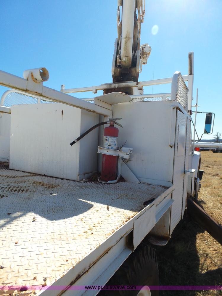 image for item L5755 1981 International S1800 digger derrick truck