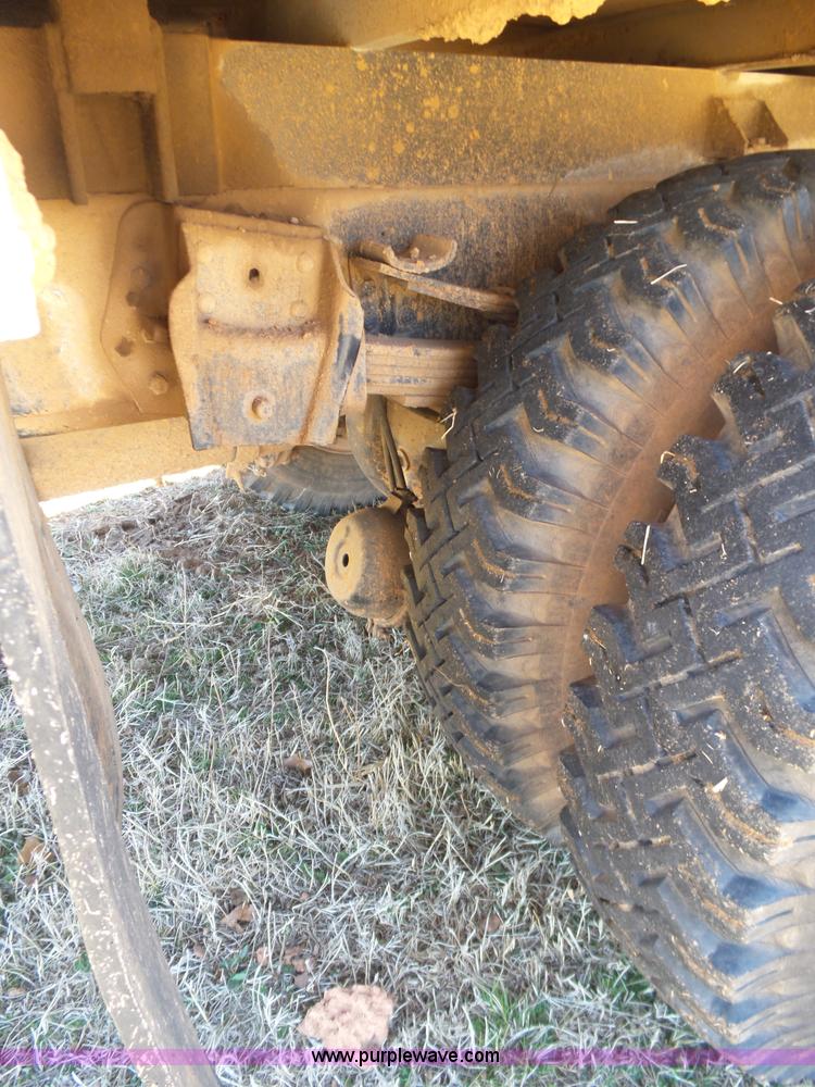 image for item L5755 1981 International S1800 digger derrick truck