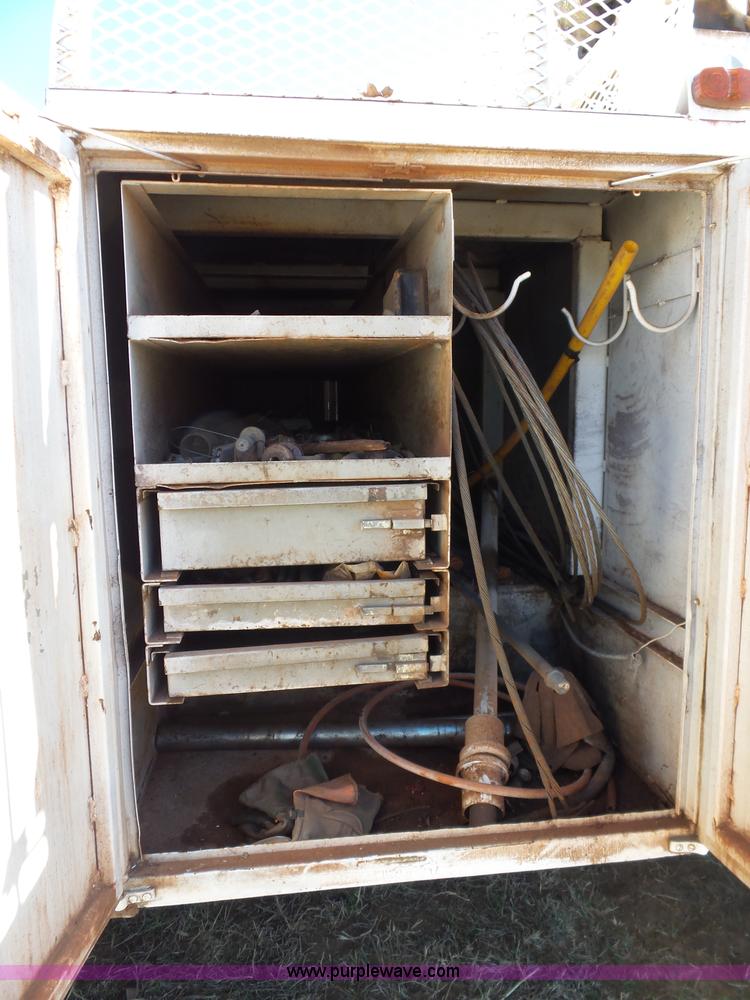 image for item L5755 1981 International S1800 digger derrick truck