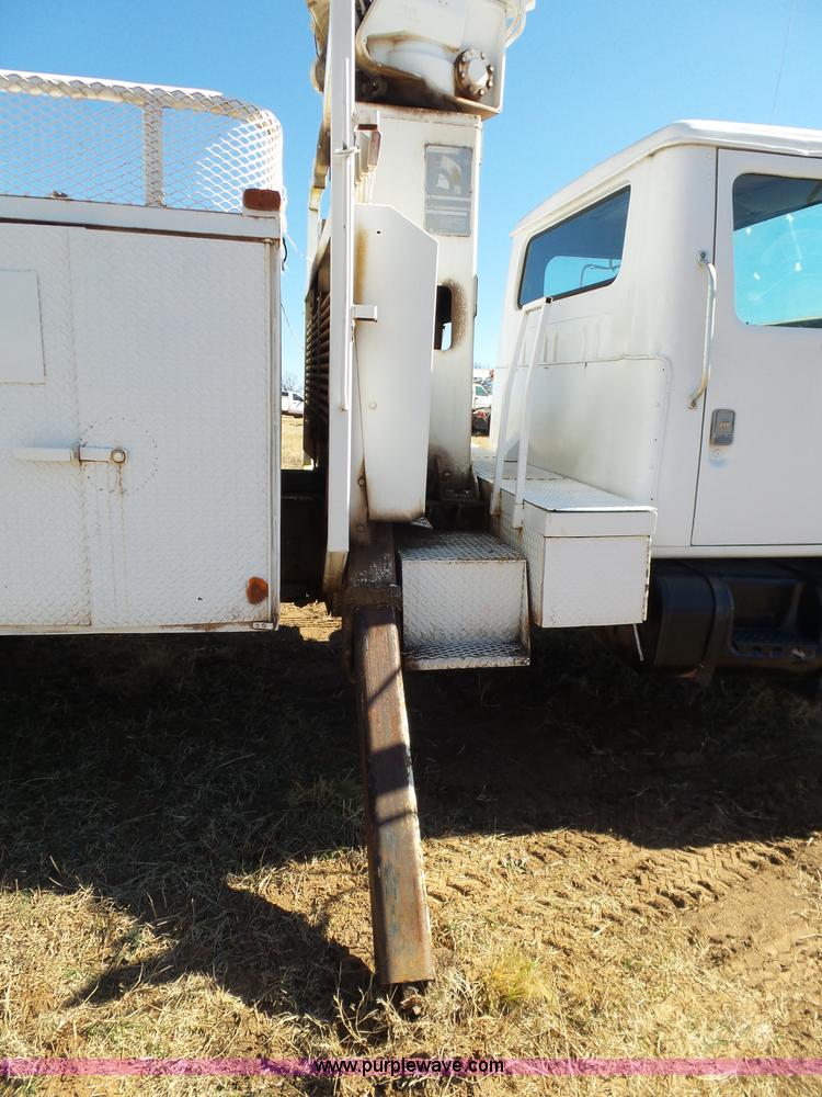 image for item L5755 1981 International S1800 digger derrick truck