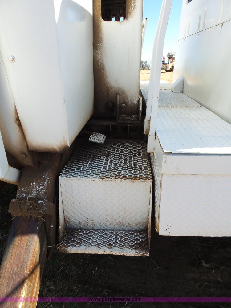 image for item L5755 1981 International S1800 digger derrick truck