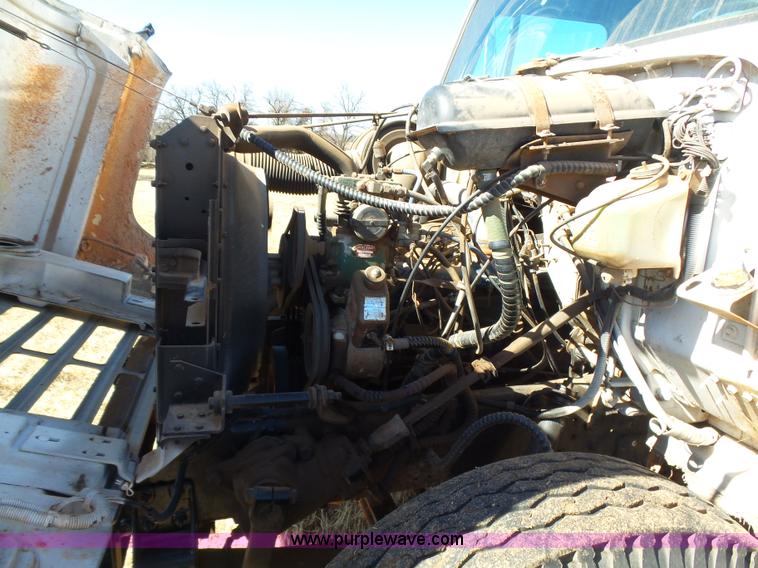 image for item L5755 1981 International S1800 digger derrick truck