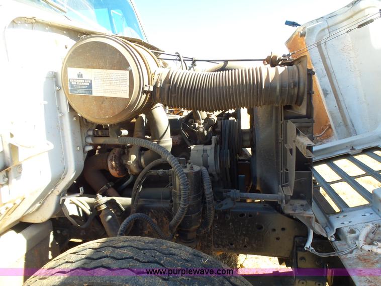 image for item L5755 1981 International S1800 digger derrick truck