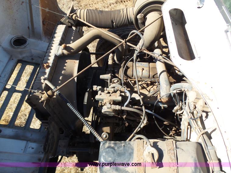 image for item L5755 1981 International S1800 digger derrick truck