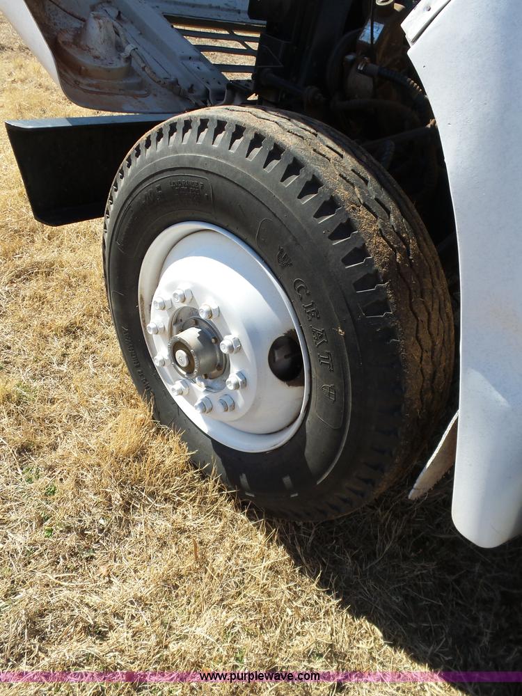 image for item L5755 1981 International S1800 digger derrick truck