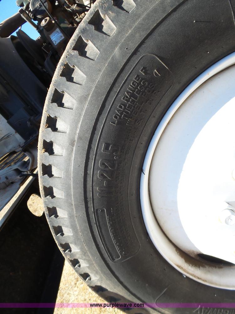 image for item L5755 1981 International S1800 digger derrick truck