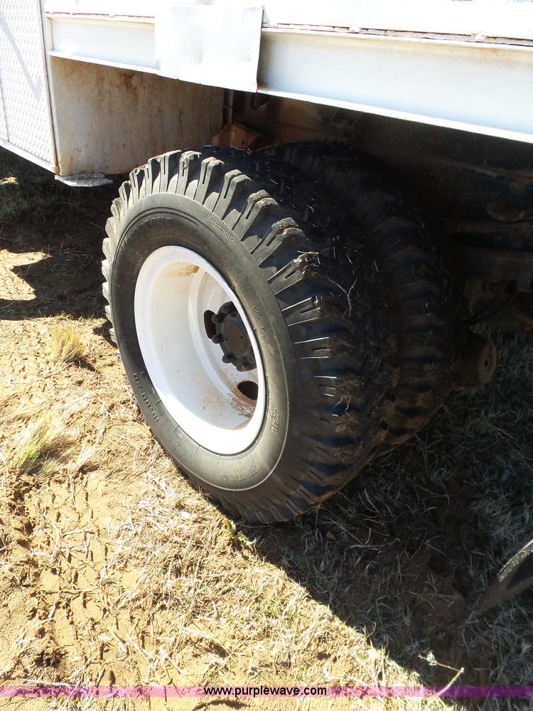 image for item L5755 1981 International S1800 digger derrick truck