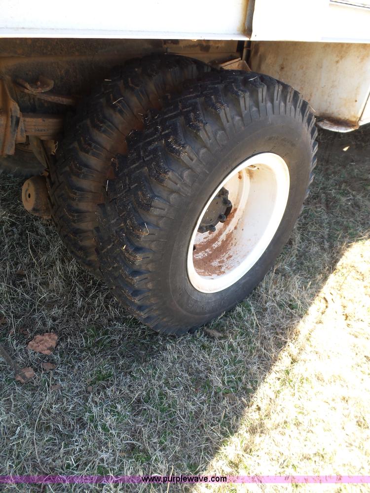 image for item L5755 1981 International S1800 digger derrick truck