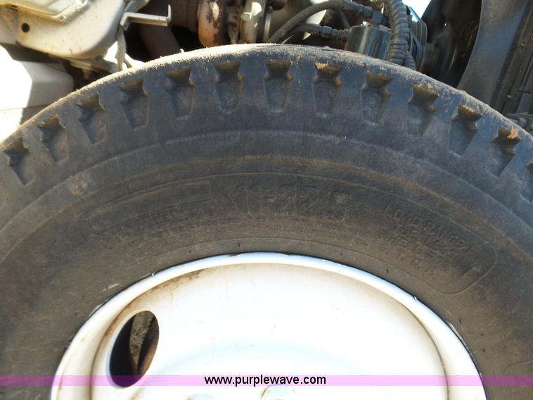 image for item L5755 1981 International S1800 digger derrick truck