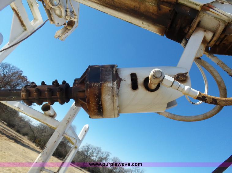 image for item L5755 1981 International S1800 digger derrick truck