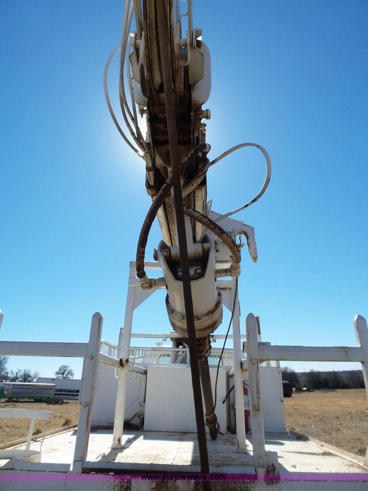 image for item L5755 1981 International S1800 digger derrick truck