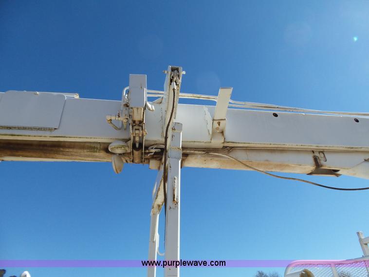 image for item L5755 1981 International S1800 digger derrick truck