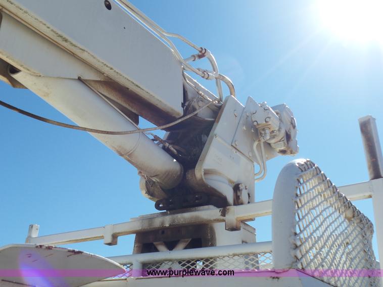 image for item L5755 1981 International S1800 digger derrick truck